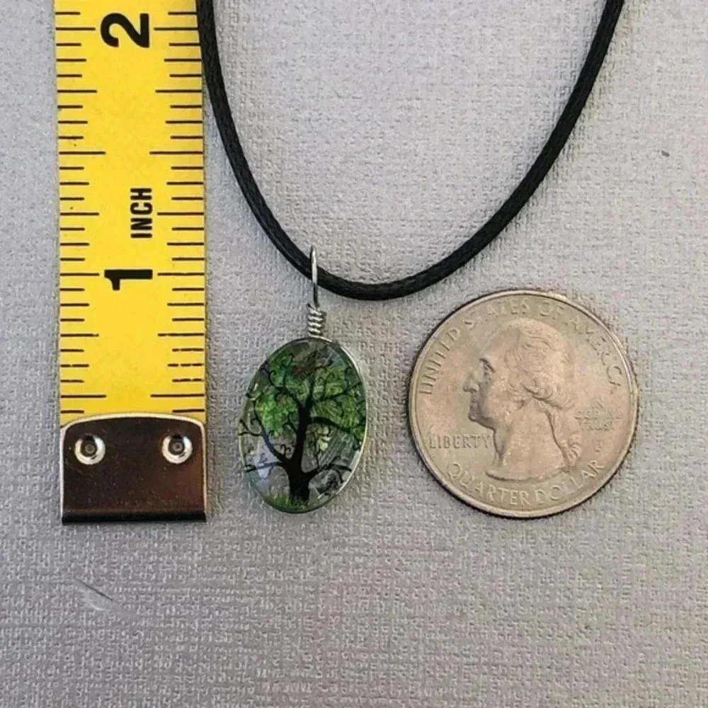 Green Oval Real Flower Glass Tree Butterfly Necklace NWT - Picture 3 of 3